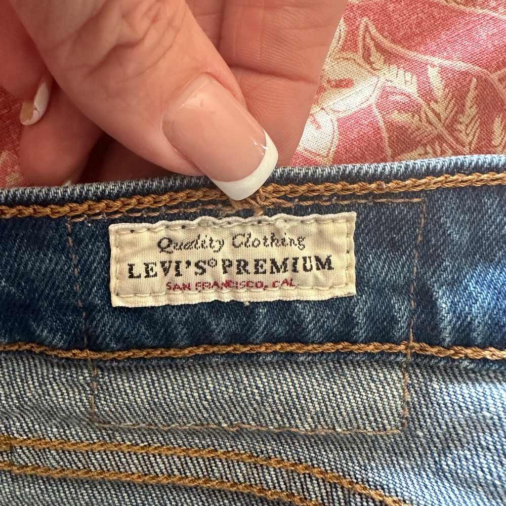 Levis Wedgie Straight Leg Jeans Medium Wash Women's 26 - Picture 7 of 7